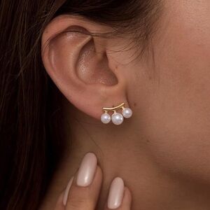 Pearl Arc Gold and White Earrings
